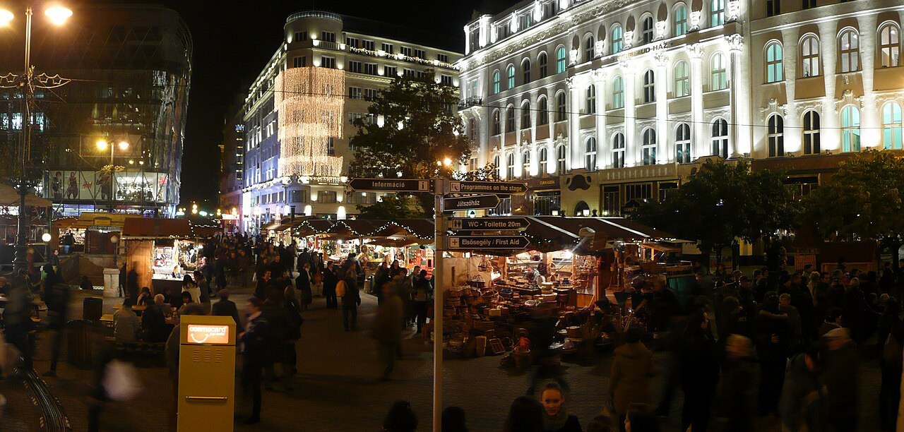 Vörösmarty tér Christmas market, Budapest